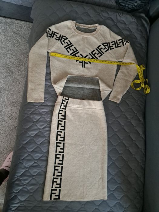 Дамски дрехи-блузи, пола, елек