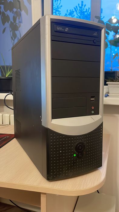 Системник Core2Duo E8400, 4GB DDR3, GeForce GT320