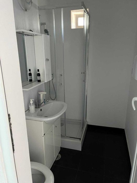 De vânzare  spațiu comercial (apartament 4 camere )ultracentral tel. 0722576502