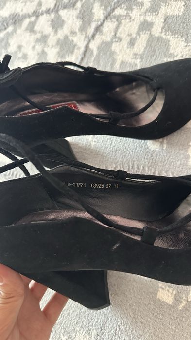 Продам женский туфли