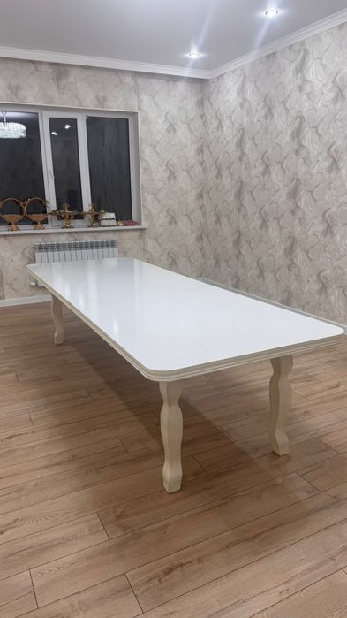 Продам стол для гостинной