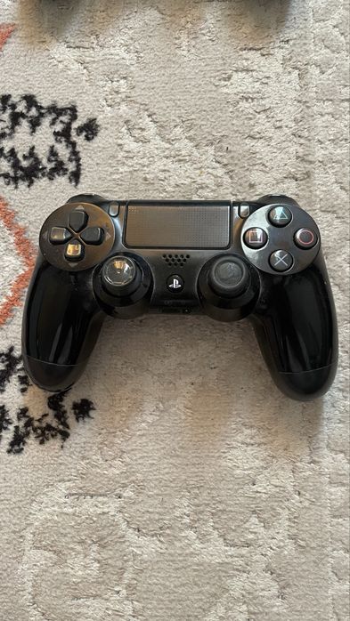 PlayStation 4 в хорошем состоянии