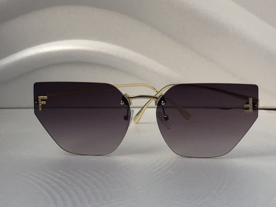 Модерни дамски слънчеви очила