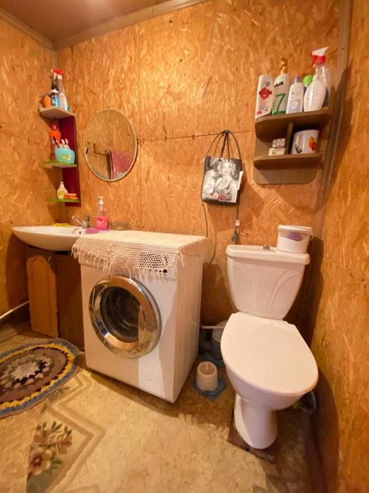 Продам 1/2 часть дома Военный городок 3 комнаты!