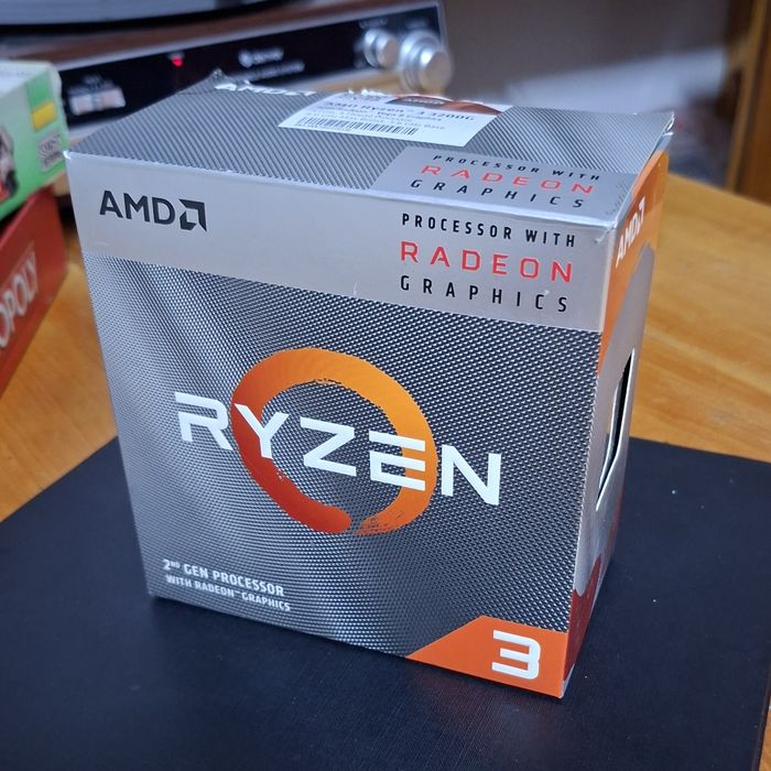 Procesor AMD Ryzen 3 3200g + Cooler + Pasta termică