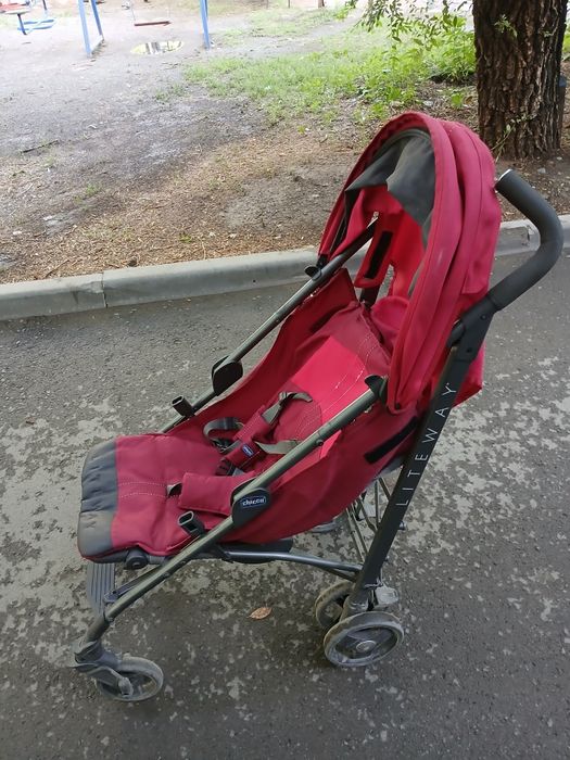 Детская прогулочная коляска