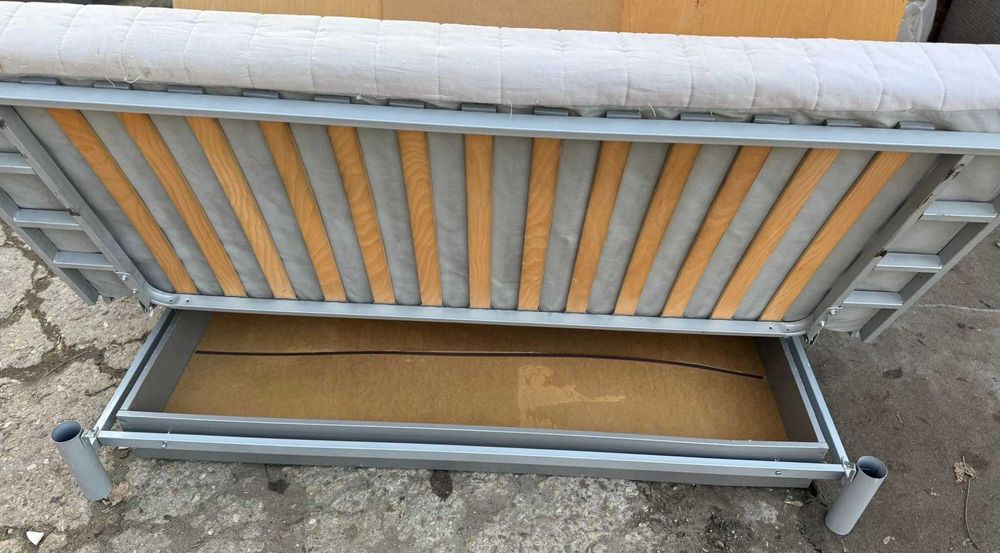 Canapea Extensibila cu cadru metalic si Lada; Pat cu Saltea 200x140 cm