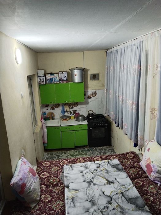 uch honalik uy  sotiladi