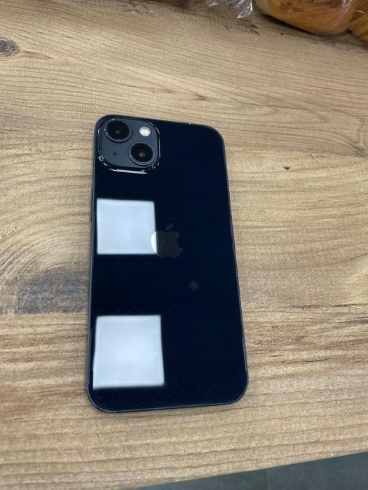 Айфон 13 каропка есть