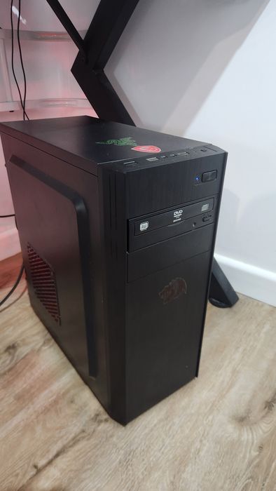 Unitate Ryzen 5 3400G / 16GB RAM / SSD 120GB + HDD 1TB