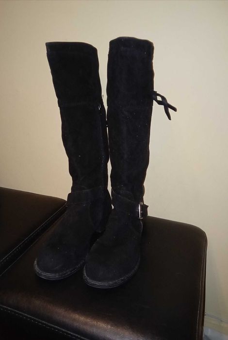 Черни велурени ботуши