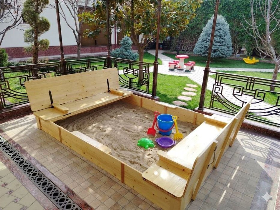 Песочница трансформер из натурального дерева.