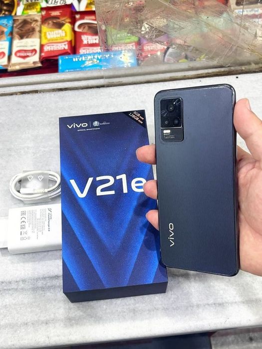 Vivo V21 e 8+4/128 GB korobka dokument zaryadchik srochna Sotladi