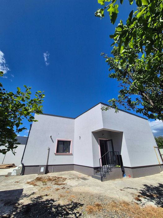 Casa si teren  de vânzare
