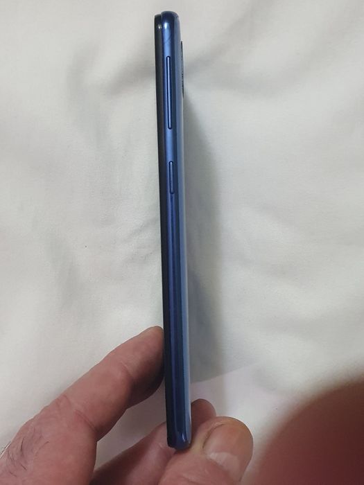 Tel. Samsung A40.