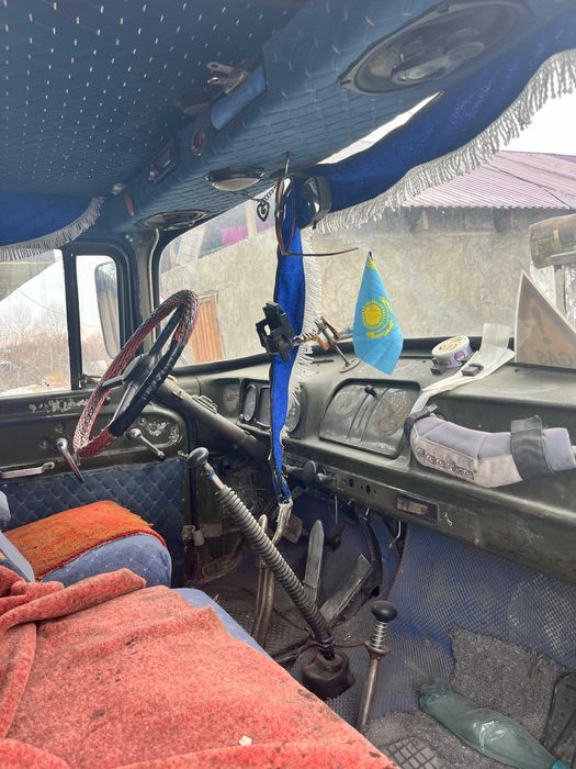 Грузовая машина ЗИЛ