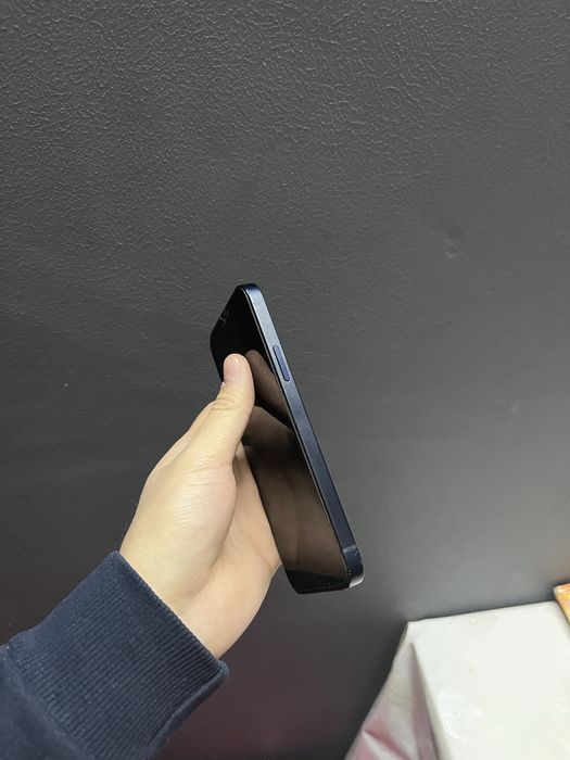 Продам Iphone 12