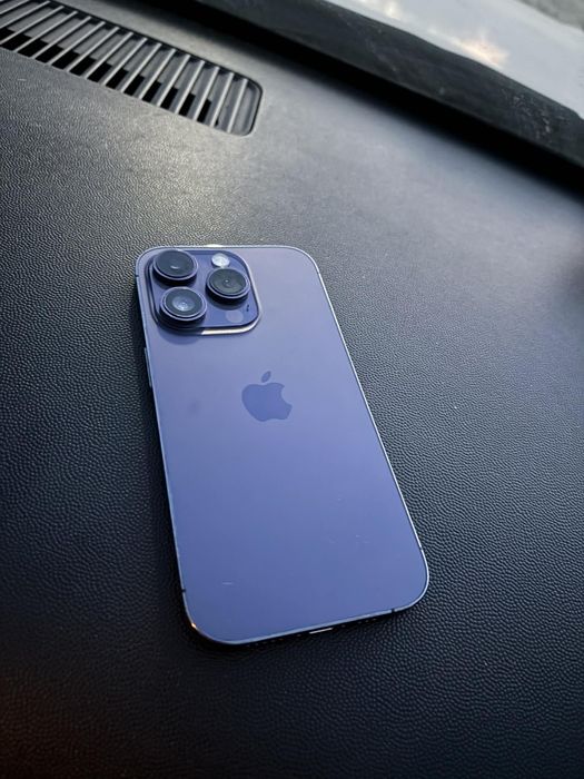 Vând iphone 14 pro
