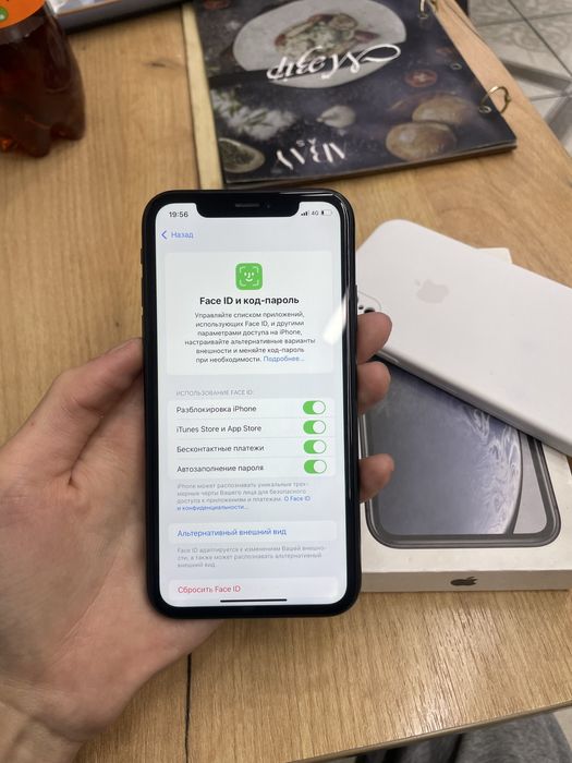 Продам Айфон Хр 64gb