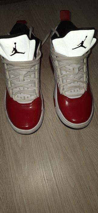 Оригинални дамски маратонки "Nike Jordan "