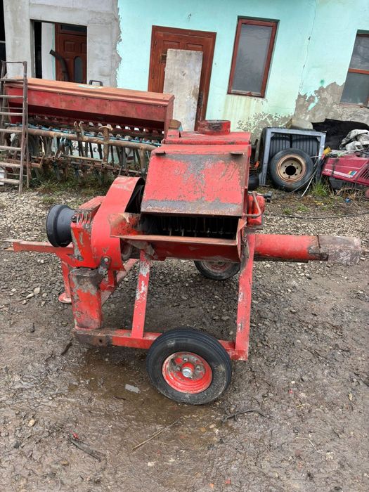 Moara cu ciocanele dupa tractor