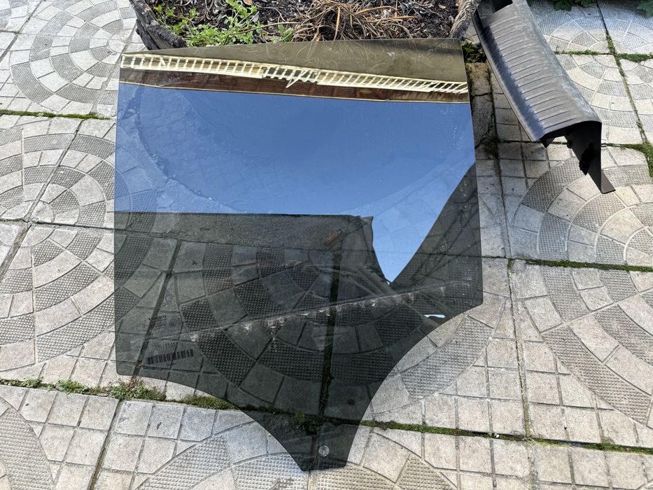 Стъкла за задна лява врата за Volvo XC40 2024