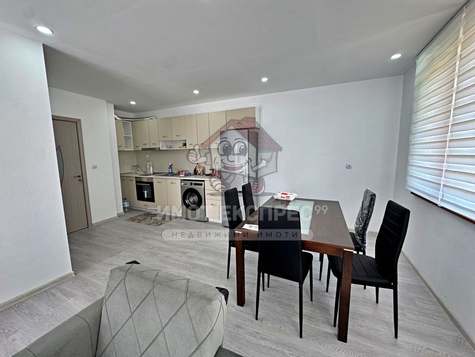 Обзаведен тристаен апартамент, нов, панорамна гледка, кв.Баба Тонка