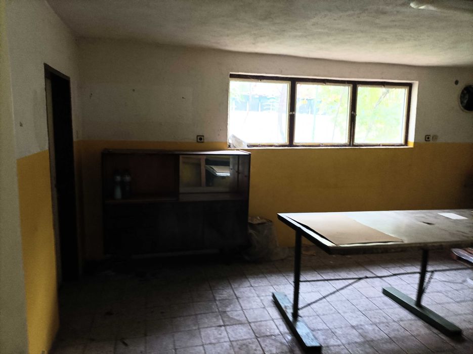 Дава се под наем Промишлена сграда в Пловдив, Въстанически - 200 кв.м за 510 € - Снимка #2