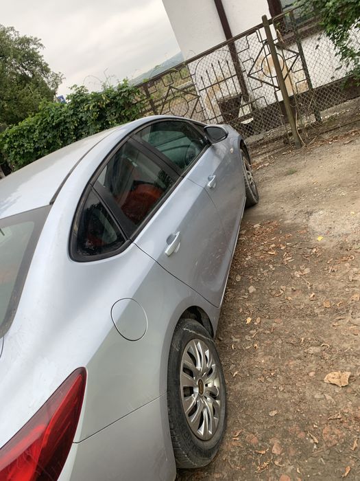 Pise opel astra j din 2014 motor 1.4 benzina 74kw