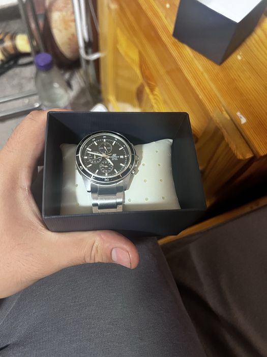 Продавам оригинален часовник Casio