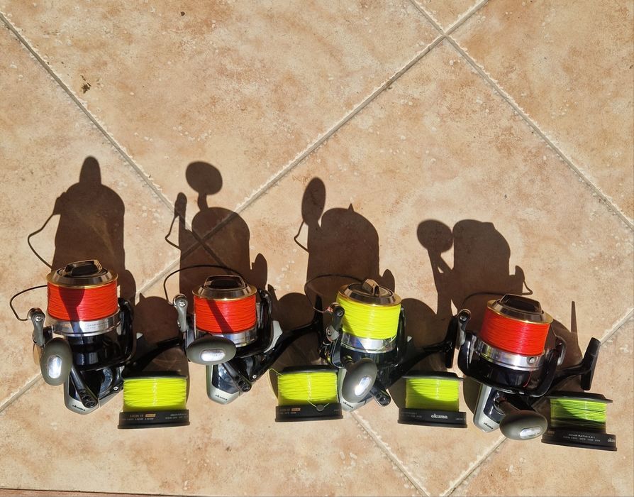 Vand ,  schimb Set 4 Mulinete Okuma + 4 Lansete si husa transport
