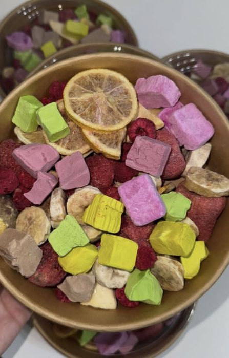 Сублимировеное фрукты и мороженое