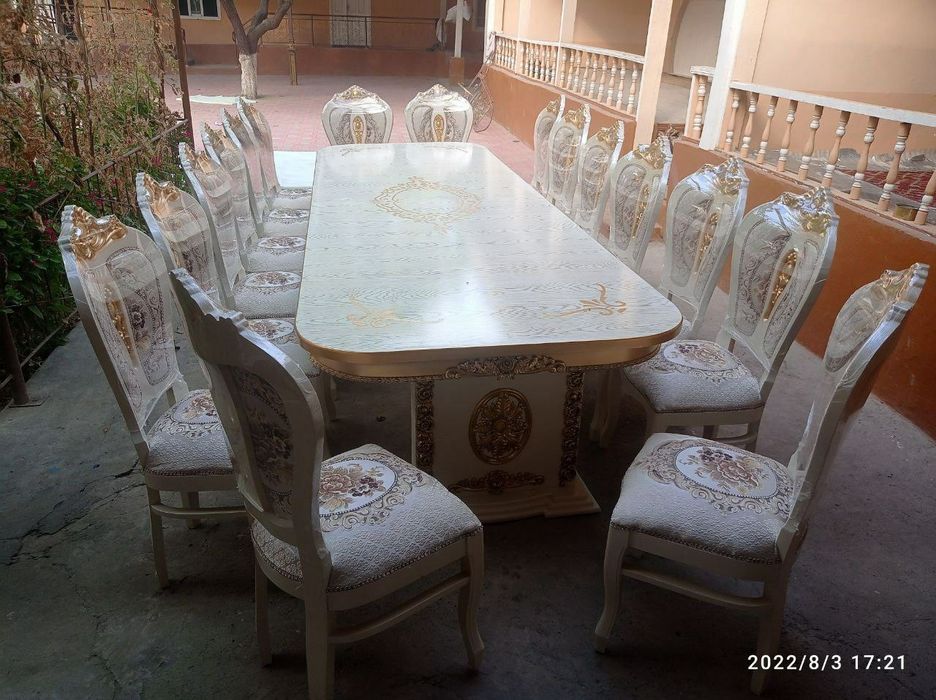 Mexmonxona uchun stol stullar