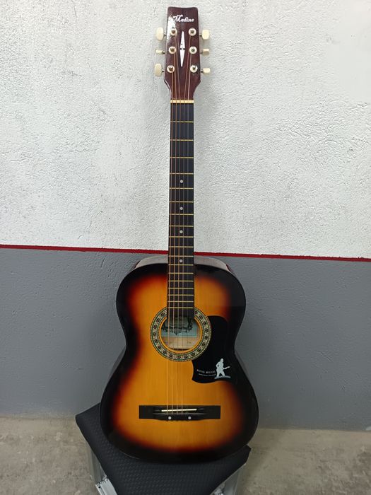 Акустическая Гитара а хорошем состояние