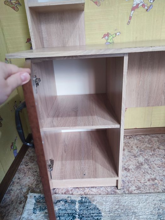 Продам стол компьютерный