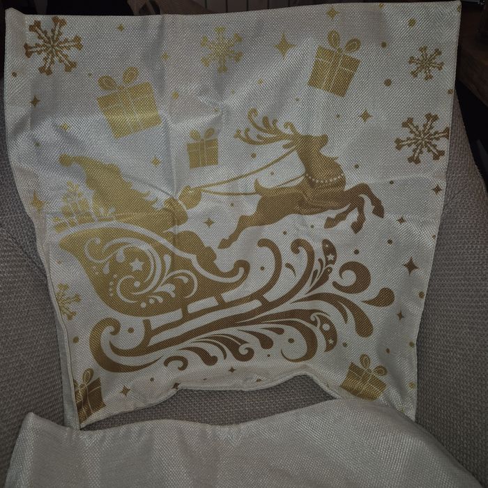 Продавам 4 броя нови декоративни калъфки за възглавници в размер 45×45