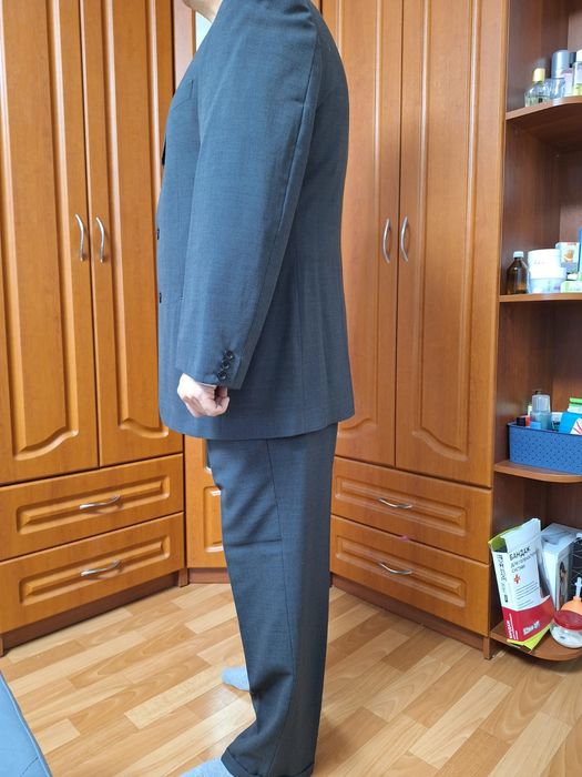 Продам костюм брючный. Качество на высоте.