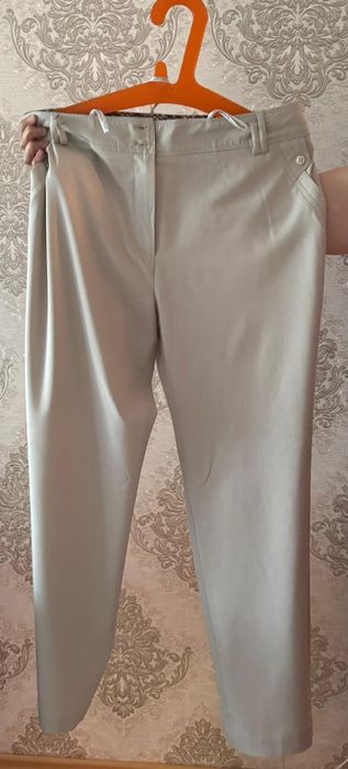 Продам брючный костюм