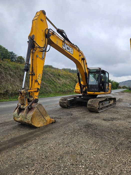 SCHIMB De vanzare excavator JCB JS220 LC