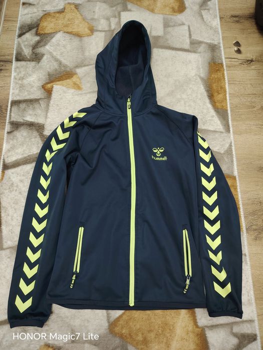 Geaca softshell hummel(asemănătoare  gore-tex)