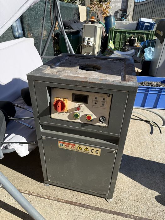 Cuptor inductie industrial pentru topire materiale