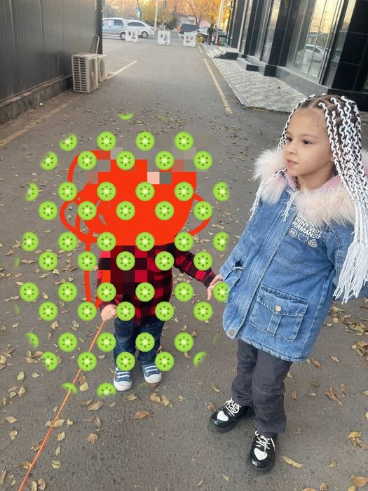 Вплетаю цветные косички из пряжи