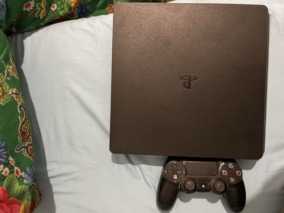 Продается пс4, торг есть