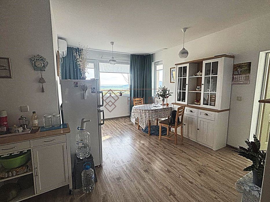 Комфортен тристаен апартамент с морска гледка близо до Албена