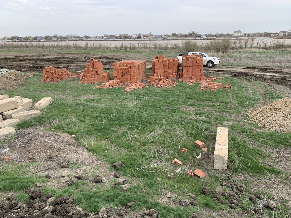 Красный кирпич под ракушеблок