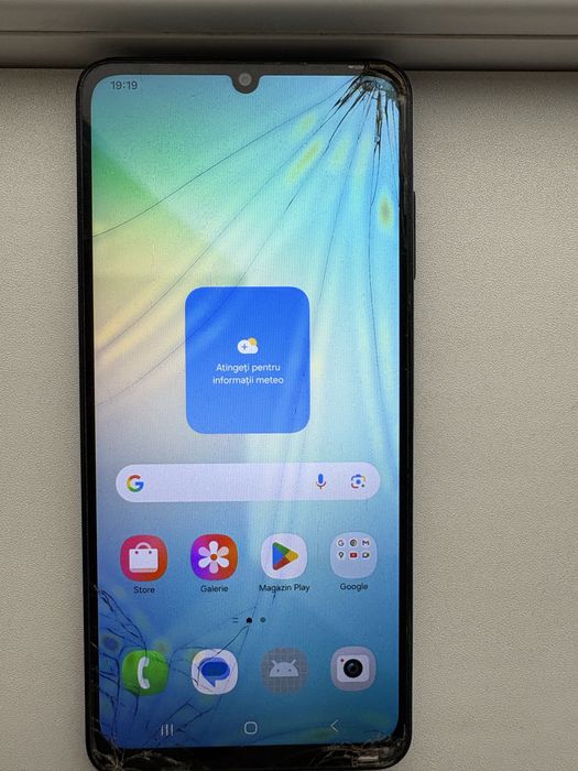 Vand Samsung A06 fisurat
