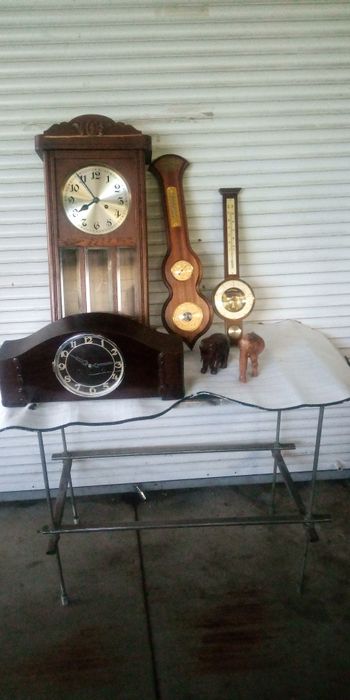 Ceasuri și pendule vechi pentru colecționari sau pentru restaurat