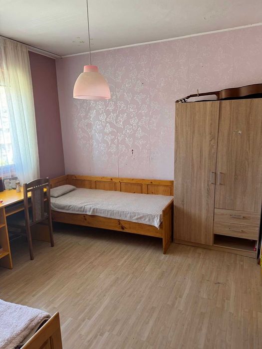 Многостаен апартамент с три спални за продажба в кв. Еленово, гр. Благоевград