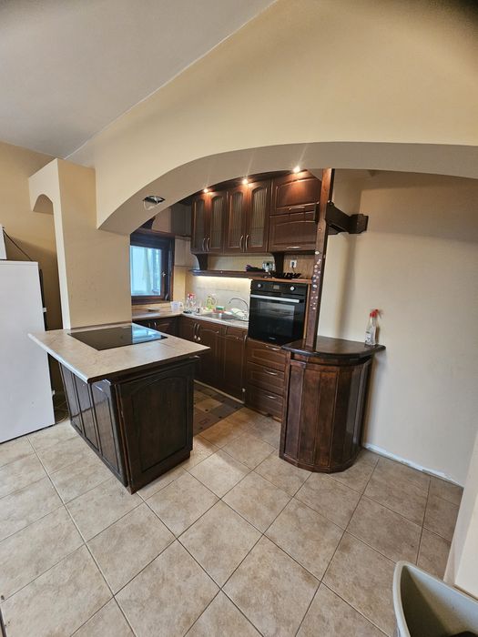 Дава се под наем Етаж от къща в с. Владая, Област София-град - 200 кв.м за 648.21 € - Снимка #1