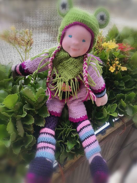 Кукла изработена от текстил и прежда